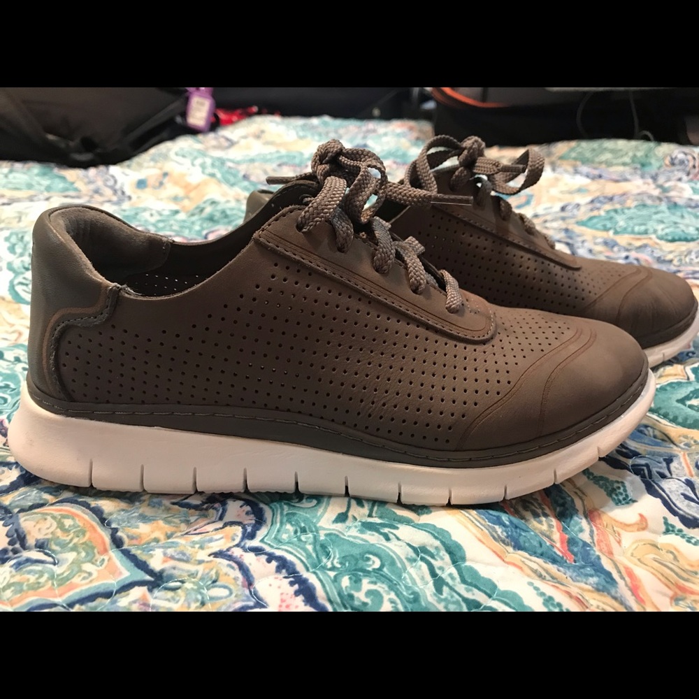 Vionic shoes - Picture 1 of 4